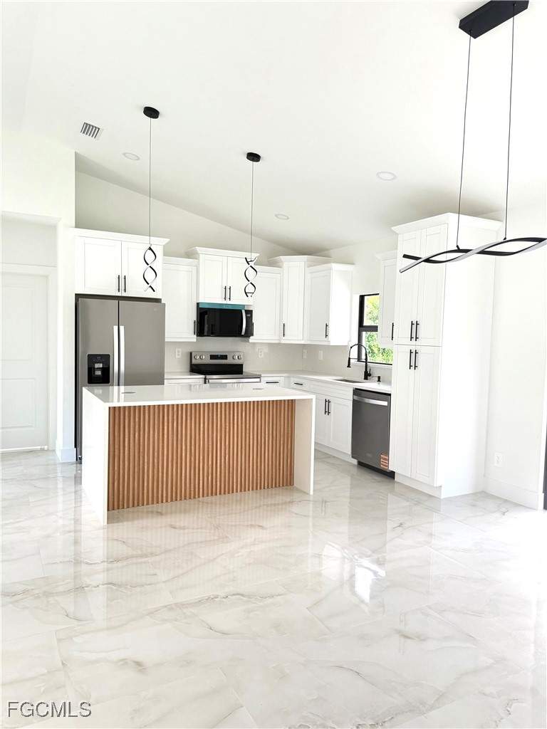 3 bedroom SingleFamilyResidence at 817 Coffield Ave, Lehigh Acres, Lehigh Acres — photo 4