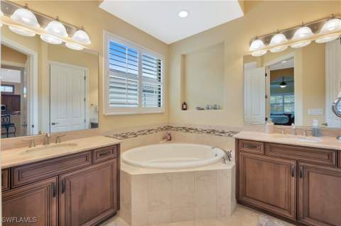 15903 Secoya Reserve Cir, Naples FL - photo 23 of 34