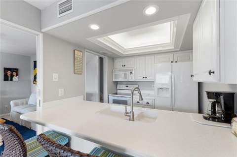1039 Beach Rd 104, Sanibel FL - photo 8 of 35