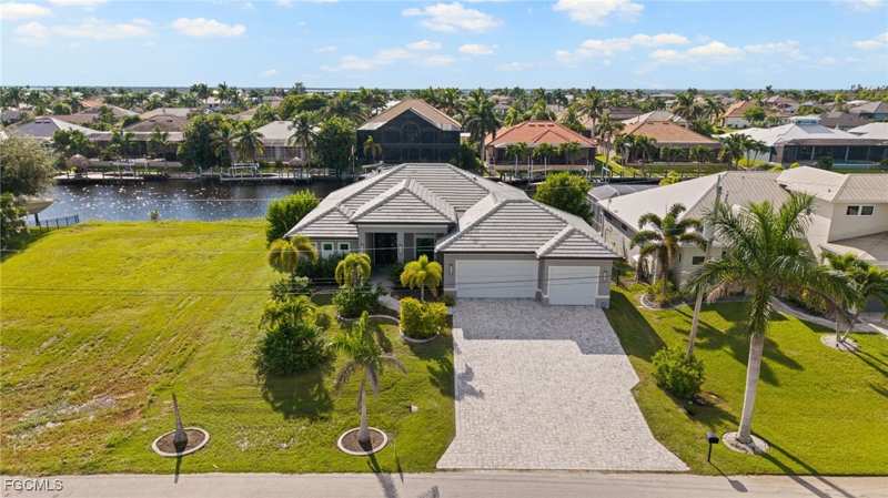 3 bedroom SingleFamilyResidence at 2532 SW 26th Pl, Cape Coral, Cape Coral — photo 1