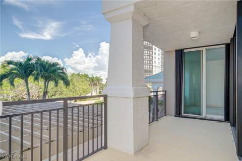 445 Cove Towers Dr 304, Naples FL - photo 13 of 33