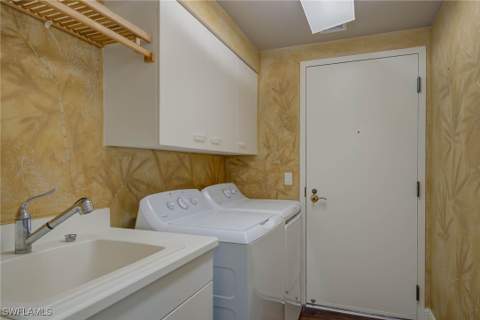 445 Cove Towers Dr 304, Naples FL - photo 15 of 33