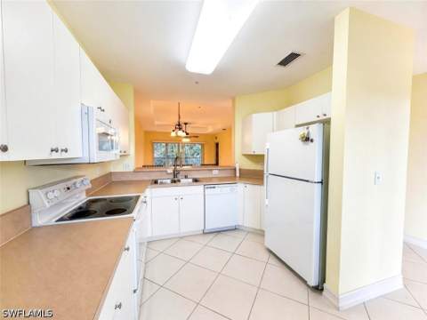 7811 Regal Heron Cir 302, Naples FL - photo 6 of 28