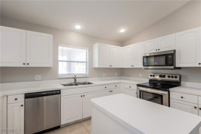 3 bedroom SingleFamilyResidence at 1910 Wanda Ave N, Lehigh Acres, Lehigh Acres — photo 5