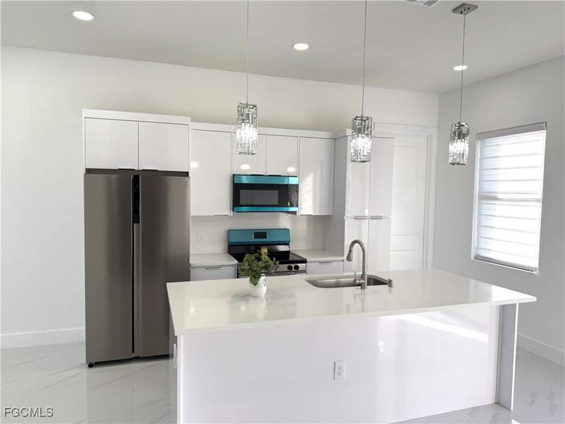 3 bedroom SingleFamilyResidence at 902 Wabasso Ct, Lehigh Acres, Lehigh Acres — photo 4