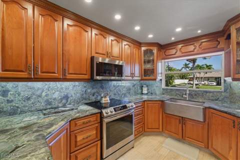 142 SW 51st Ter, Cape Coral FL - photo 7 of 35