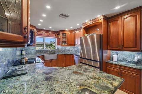 142 SW 51st Ter, Cape Coral FL - photo 8 of 35