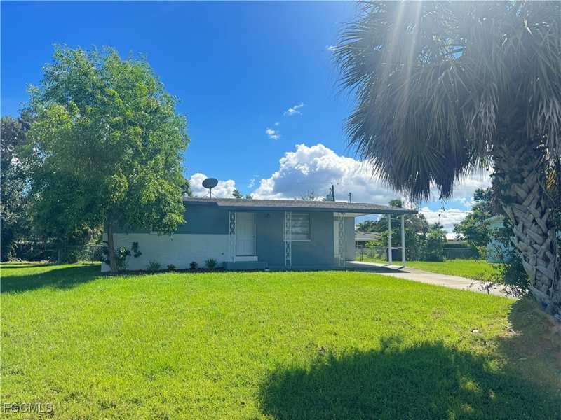 2 bedroom SingleFamilyResidence at 4976 Howard St, Sunny Acres Estates Subd, Fort Myers — photo 1