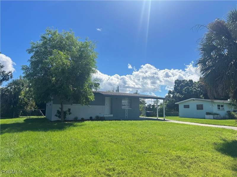 2 bedroom SingleFamilyResidence at 4976 Howard St, Sunny Acres Estates Subd, Fort Myers — photo 3