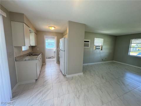 4976 Howard St, Fort Myers FL - photo 6 of 19