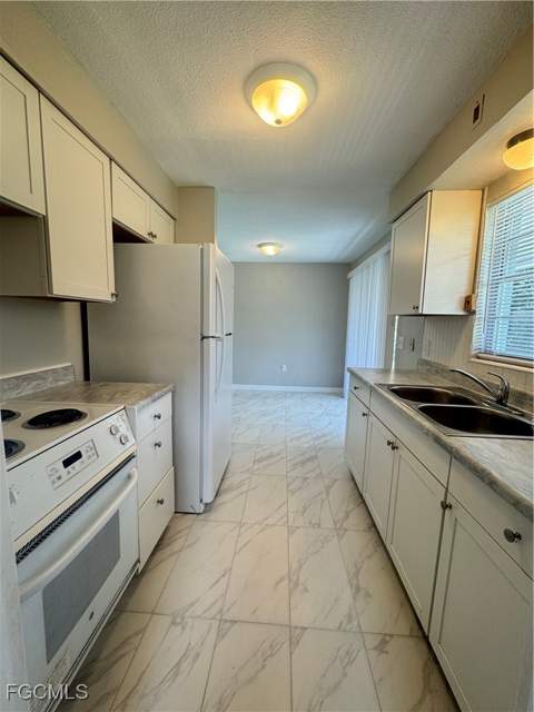 4976 Howard St, Fort Myers FL - photo 9 of 19