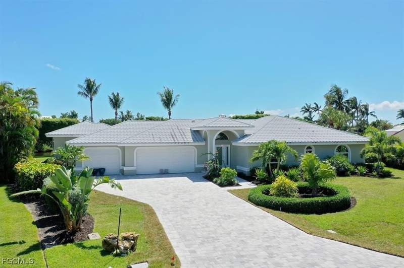 4 bedroom SingleFamilyResidence at 924 Kings Crown Dr, Shell Harbor, Sanibel — photo 3