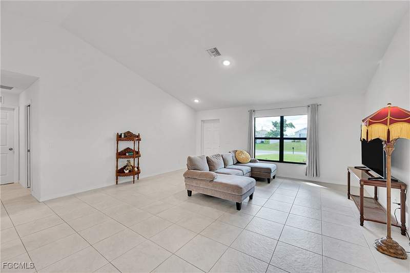 4 bedroom SingleFamilyResidence at 217 NE 20th Ter, Cape Coral, Cape Coral — photo 3