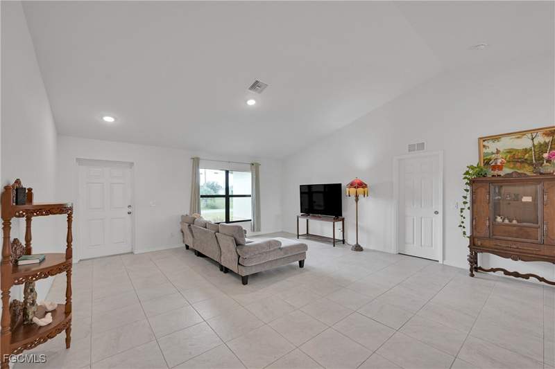 4 bedroom SingleFamilyResidence at 217 NE 20th Ter, Cape Coral, Cape Coral — photo 4