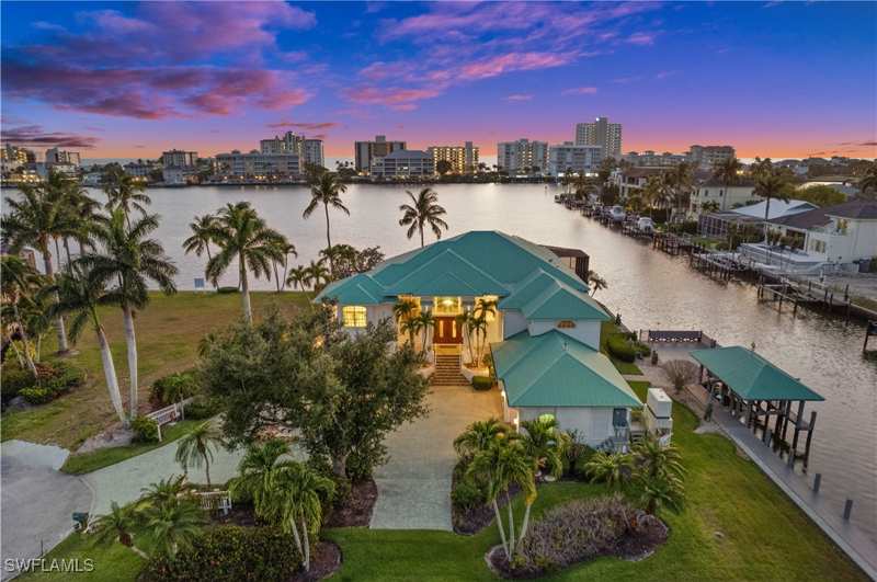 4 bedroom SingleFamilyResidence at 371 Bayside Ave, Conners, Naples — photo 1