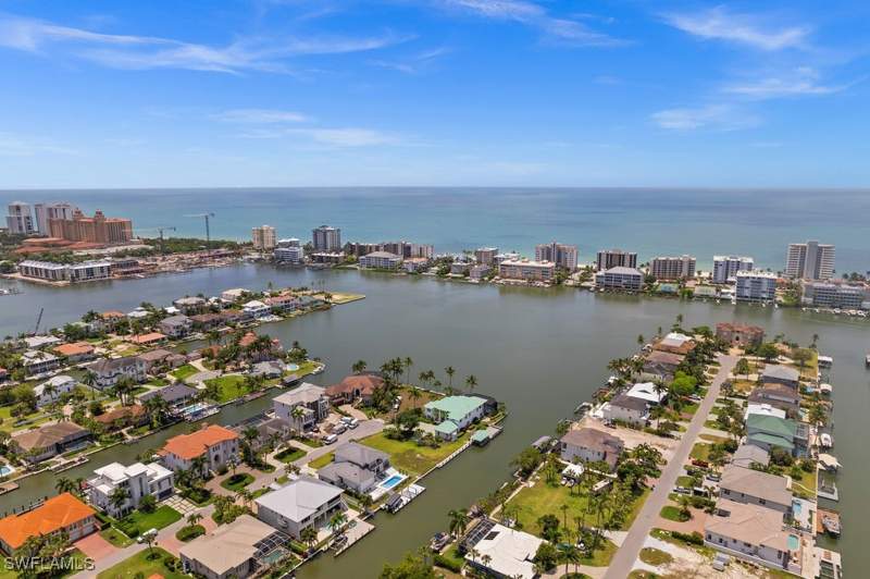 4 bedroom SingleFamilyResidence at 371 Bayside Ave, Conners, Naples — photo 2