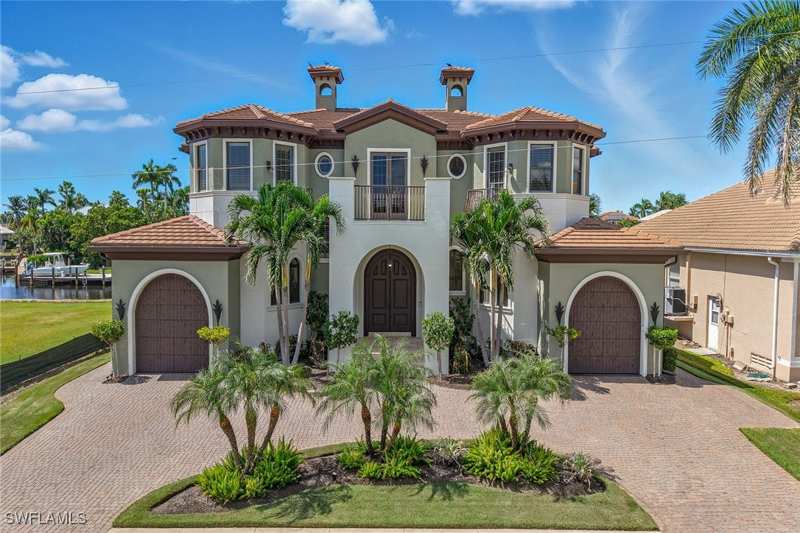 5 bedroom SingleFamilyResidence at 1850 Apataki Ct, Marco Beach, Marco Island — photo 1