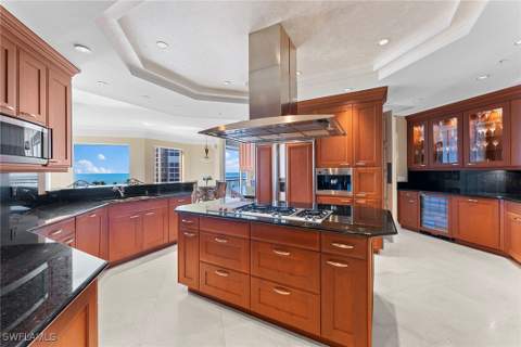 81 Seagate Dr 801, Naples FL - photo 21 of 39