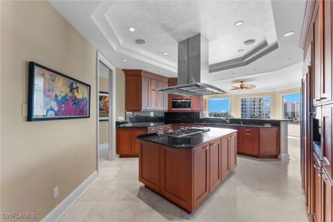 81 Seagate Dr 801, Naples FL - photo 22 of 39