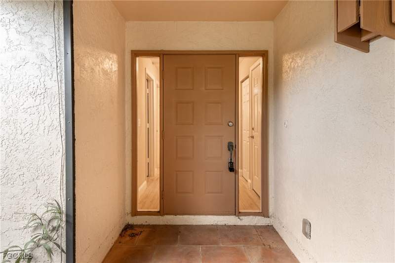 2 bedroom SingleFamilyResidence at 6468 Royal Woods Dr, Royal Woods, Fort Myers — photo 4