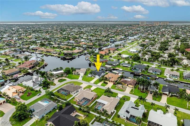 3 bedroom SingleFamilyResidence at 1404 SW 49th Ter, Cape Coral, Cape Coral — photo 4