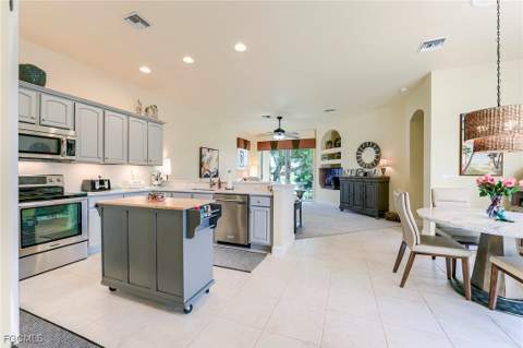 8920 Crown Colony Blvd, Fort Myers FL - photo 15 of 37