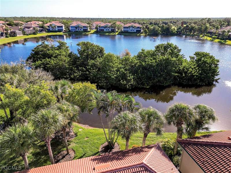 3 bedroom SingleFamilyResidence at 8920 Crown Colony Blvd, Cambridge Place, Fort Myers — photo 3