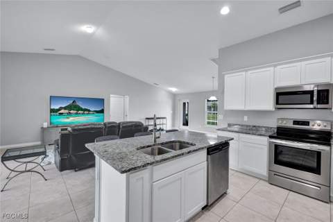 216 NW 9th Ter, Cape Coral FL - photo 12 of 26