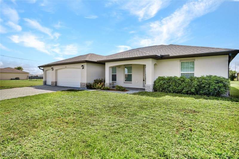 4 bedroom SingleFamilyResidence at 216 NW 9th Ter, Cape Coral, Cape Coral — photo 2