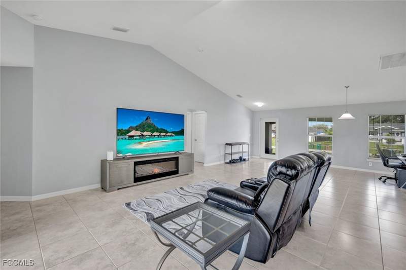 4 bedroom SingleFamilyResidence at 216 NW 9th Ter, Cape Coral, Cape Coral — photo 5