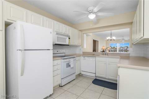 10682 Gulf Shore Dr C102, Naples FL - photo 7 of 36