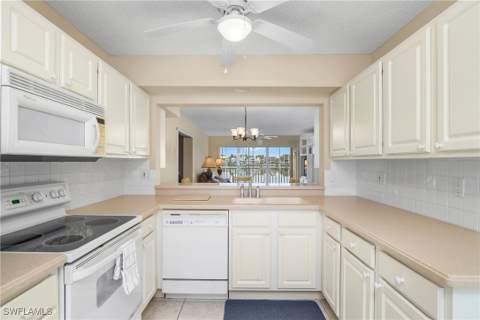 10682 Gulf Shore Dr C102, Naples FL - photo 8 of 36
