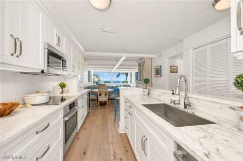 2121 Gulf Shore Blvd N 206, Naples FL - photo 6 of 21