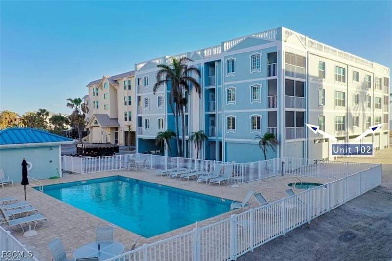 3 bedroom Condominium at 3145 W Gulf Dr 102, Seascape Of Sanibel, Sanibel — photo 4