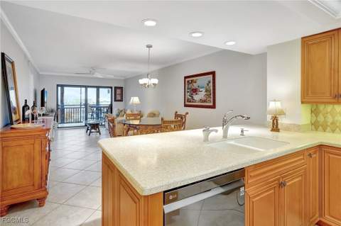 4263 Bay Beach Ln 714, Fort Myers Beach FL - photo 19 of 45