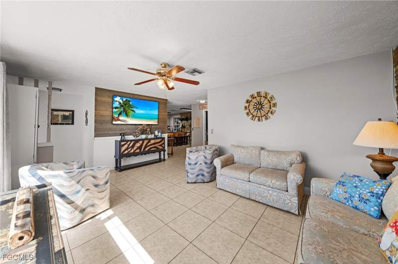 3 bedroom SingleFamilyResidence at 4121 16th Ave NE, Golden Gate Estates, Naples — photo 4