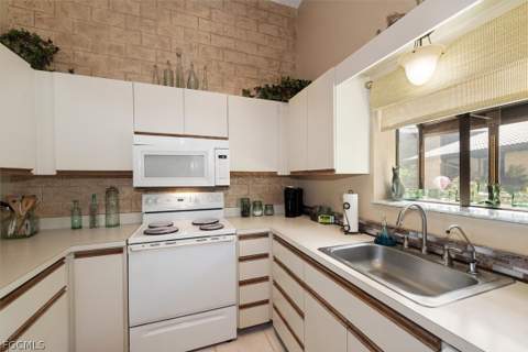 13108 Tall Pine Cir, Fort Myers FL - photo 12 of 33