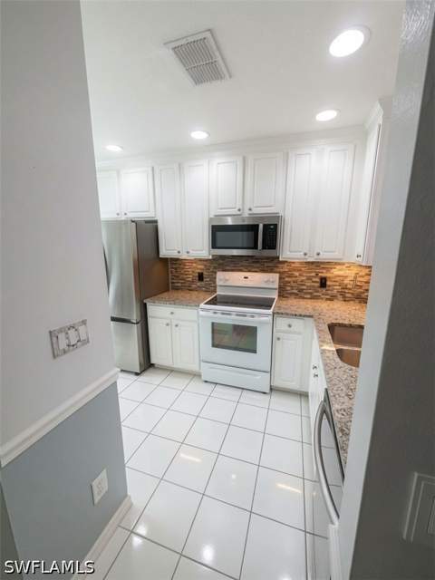 7715 Woodbrook Cir 3402, Naples FL - photo 10 of 42