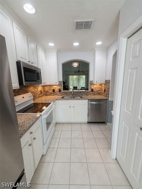 7715 Woodbrook Cir 3402, Naples FL - photo 9 of 42