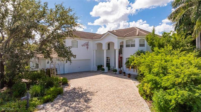 5 bedroom SingleFamilyResidence at 13881 Blenheim Trail Rd, St. Charles Harbour, Fort Myers — photo 3