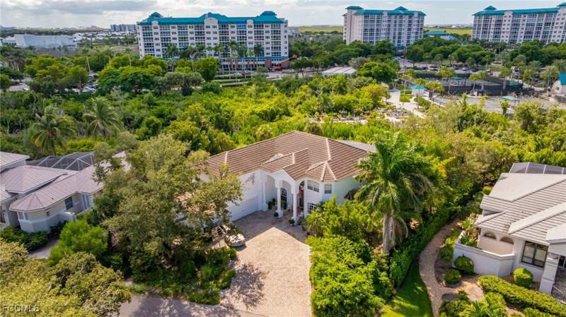 5 bedroom SingleFamilyResidence at 13881 Blenheim Trail Rd, St. Charles Harbour, Fort Myers — photo 4