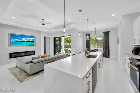 636 NE 8th Ter, Cape Coral FL - photo 10 of 39
