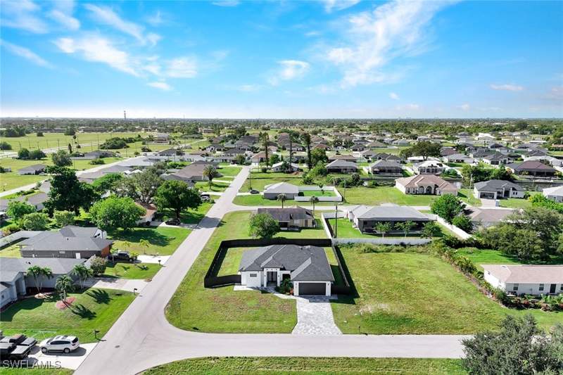 4 bedroom SingleFamilyResidence at 636 NE 8th Ter, Cape Coral, Cape Coral — photo 4