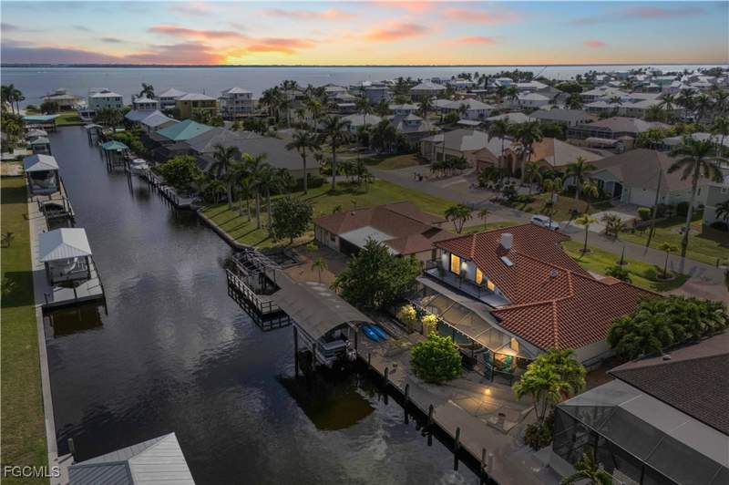 4 bedroom SingleFamilyResidence at 2420 Cherimoya Ln, Pine Island Shores Unit 9, St James City — photo 3