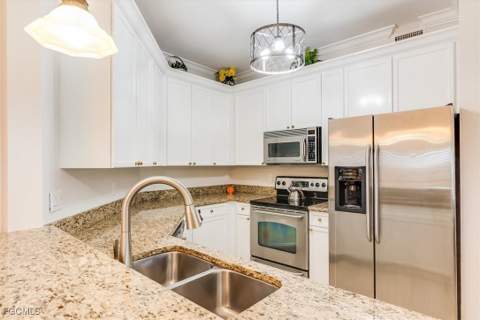 10060 Lake Cove Dr 202, Fort Myers FL - photo 15 of 46