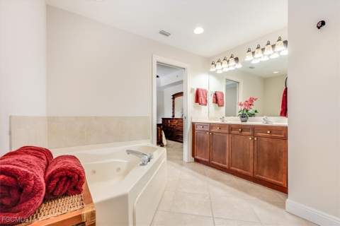 10060 Lake Cove Dr 202, Fort Myers FL - photo 22 of 46