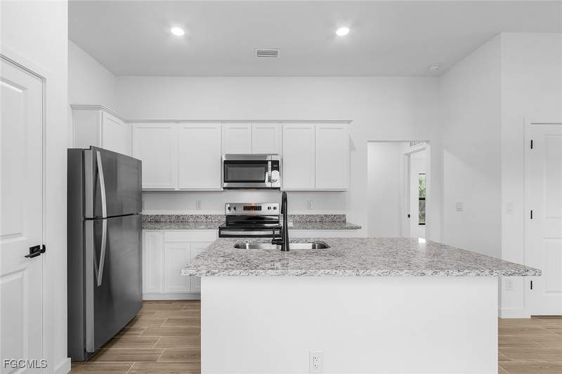 3 bedroom SingleFamilyResidence at 804 Gen D Macarthur Ave, Labelle, Labelle — photo 4