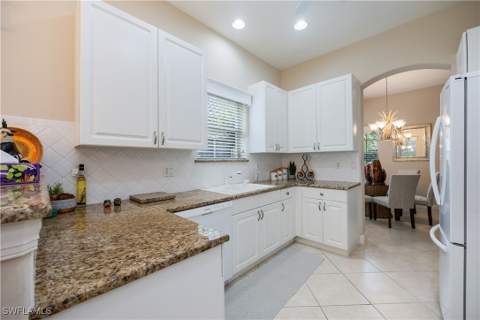 913 Vistana Cir 7, Naples FL - photo 6 of 24