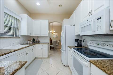 913 Vistana Cir 7, Naples FL - photo 8 of 24