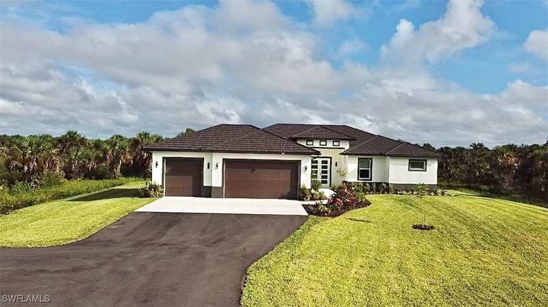 4 bedroom SingleFamilyResidence at 539 37th Ave NW, Golden Gate Estates, Naples — photo 1